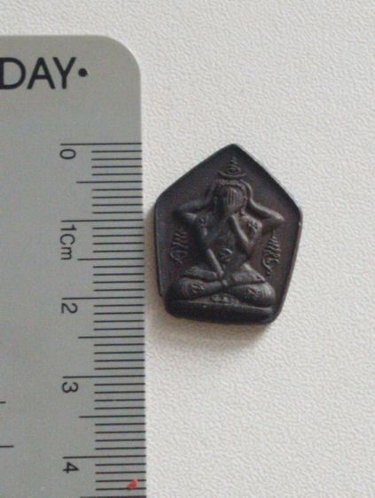 พระปิดตาห้าเหลี่ยมหลวงพ่อทองดำเนื้อทองแดงรุ่นแรกปี๒๑ รูปที่ 3