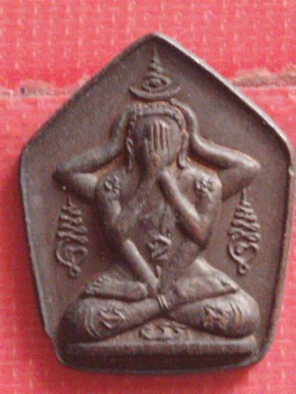 พระปิดตาห้าเหลี่ยมหลวงพ่อทองดำเนื้อทองแดงรุ่นแรกปี๒๑