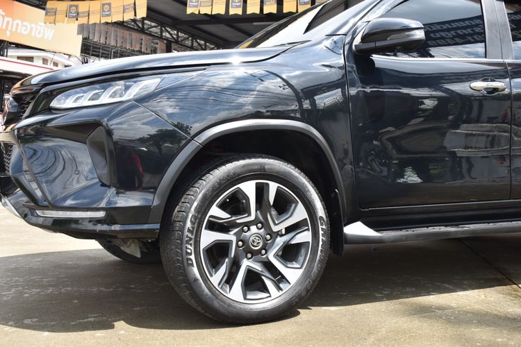 Toyota Fortuner 2022 2.4 LEGENDER 2WD AT Utility-car ดีเซล ไม่ติดแก๊ส เกียร์อัตโนมัติ ดำ รูปที่ 4