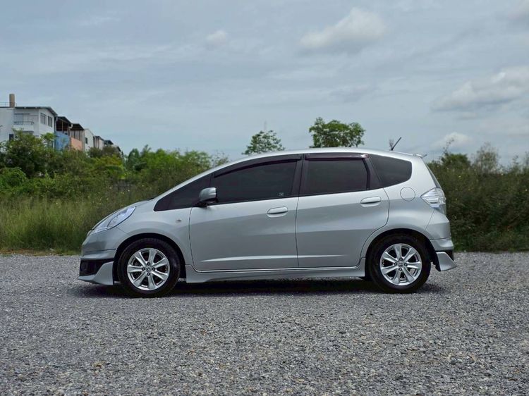 Honda Jazz 2013 1.3 Hybrid Sedan ไฮบริด ไม่ติดแก๊ส เกียร์อัตโนมัติ บรอนซ์เงิน รูปที่ 3