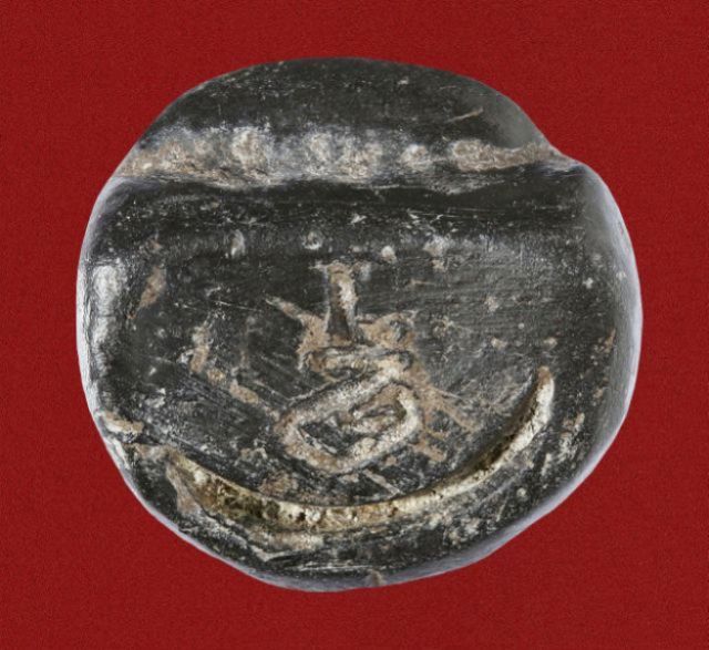 🌞 พระกริ่งคลองตะเคียน วัดประดู่ทรงธรรม พิมพ์หน้าใหญ่ ไหล่ยก  เนื้อดินเผา สีดำ รูปที่ 3