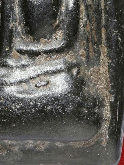 🌞 พระกริ่งคลองตะเคียน วัดประดู่ทรงธรรม พิมพ์หน้าใหญ่ ไหล่ยก  เนื้อดินเผา สีดำ รูปที่ 12