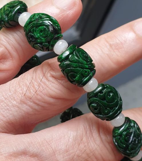 อัญมณี สร้อยข้อมือหยกเขียวจักรพรรดิ