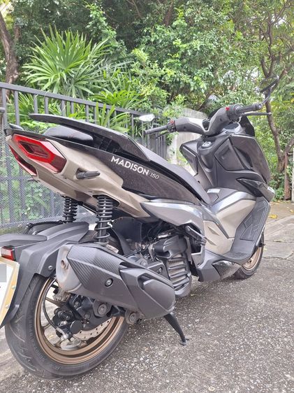 Malaguti Medison 150 สด ผ่อน ปี23 จอดเก็บ ใช้น้อย 9483 km ภาษีปี 69 ราคา 35,700 ฿ รูปที่ 3