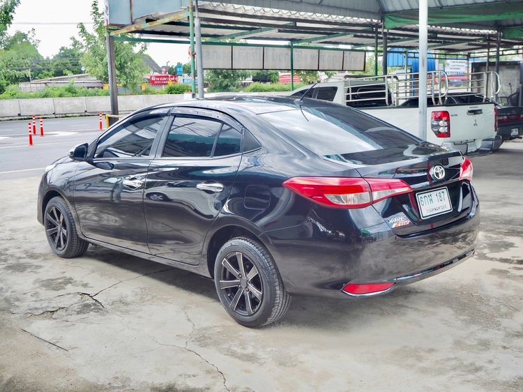 Toyota Yaris ATIV 2018 1.2 J Sedan เบนซิน ไม่ติดแก๊ส เกียร์อัตโนมัติ ดำ รูปที่ 3
