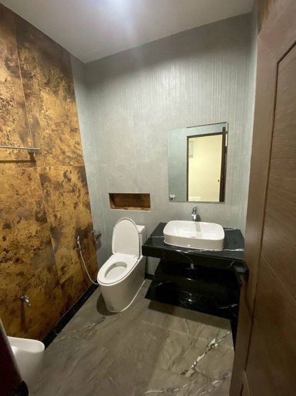 2025 ทาวน์โฮม 3ชั้น สร้างใหม่ ใจกลางเมืองเชียงใหม่ บนทำเลทอง ติดถนนวิชยานนท์(เส้นแจ่งศรีภูมิ-ตลาดเมืองใหม่) 4นอน 3น้ำ 1โถงใหญ่ 1ครัว 34ตรว. รูปที่ 3