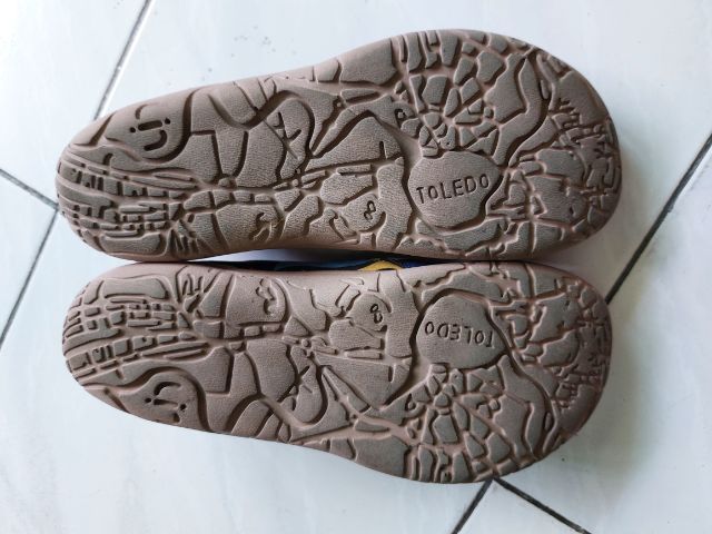 รองเท้ามือสอง  รูปที่ 5