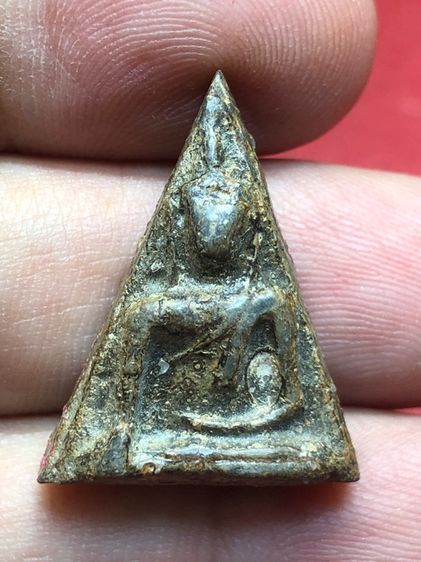 พระนางพญาเนื้อดิน