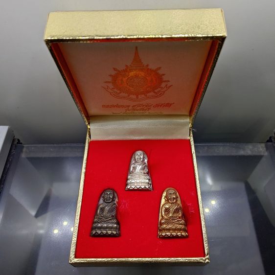 หลวงพ่อทวด สามีราโม รุ่นรัตนรังศรี (ชุดเนื้อเงิน นวะ ทองแดง) วัดช้างให้ พ.ศ.2541 พร้อมกล่องเดิม