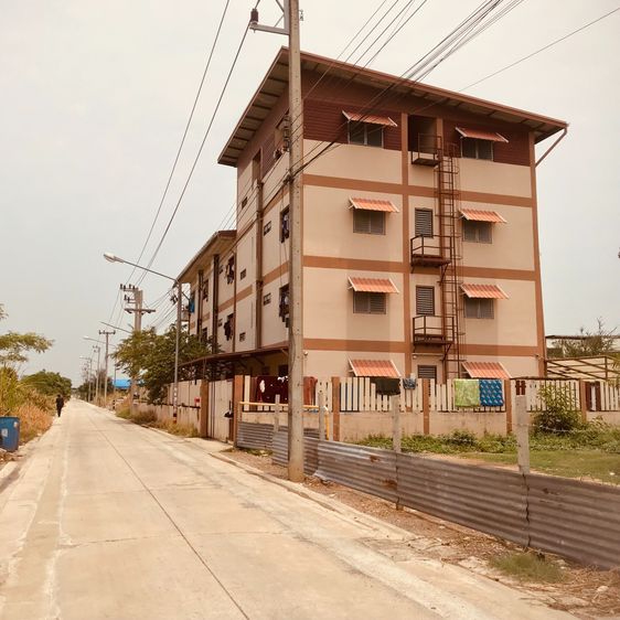 ขายอพาร์ทเม้นต์3ชั้น29ห้อง ผลตอบแทนเดือนละ8หมื่นบาท ซ.เมตตา ถ.เลียบคลอง7 ลำลูกกา ปทุมธานี มีผู้เช่าเต็มทุกห้อง ต่อสัญญาทุก2ปี รูปที่ 2