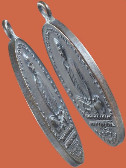 🌟🌟🌟เหรียญกลมรูปไข่หลวงพ่อเดิม วัดหนองโพธิ์ รุ่นแรก ปี 2482 พิมพ์ดอกจันตรง รูปที่ 2