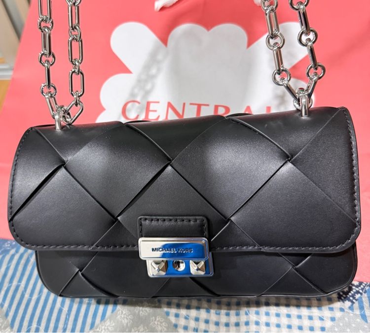 กระเป๋าสะพาย MK รุ่นTribeca Small Woven Leather Shoulder Bag รูปที่ 7