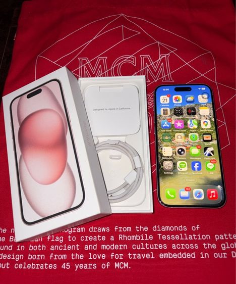 iPhone 15 128 GB, PINK