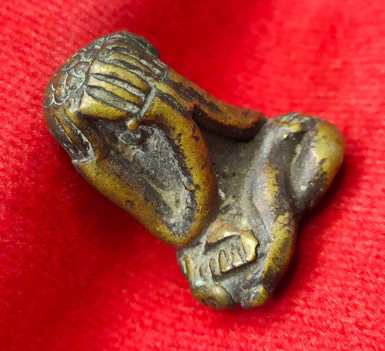 💟 พระปิดตา หลังยันต์ยุ่ง หล่อโบราณ  รูปที่ 3