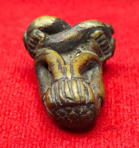 💟 พระปิดตา หลังยันต์ยุ่ง หล่อโบราณ  รูปที่ 5