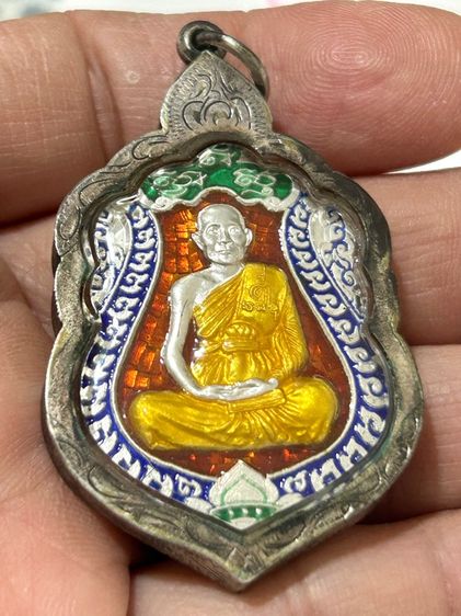 	เหรียญเสมา ๗ รอบ หลวงพ่อจรัญ วัดอัมพวัญ เนื้อเงินลงยา รูปที่ 3