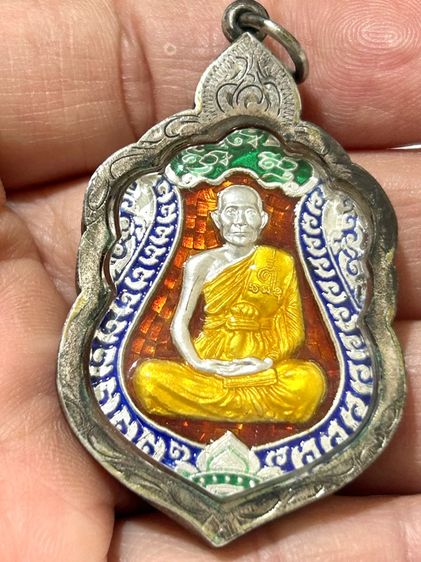 	เหรียญเสมา ๗ รอบ หลวงพ่อจรัญ วัดอัมพวัญ เนื้อเงินลงยา