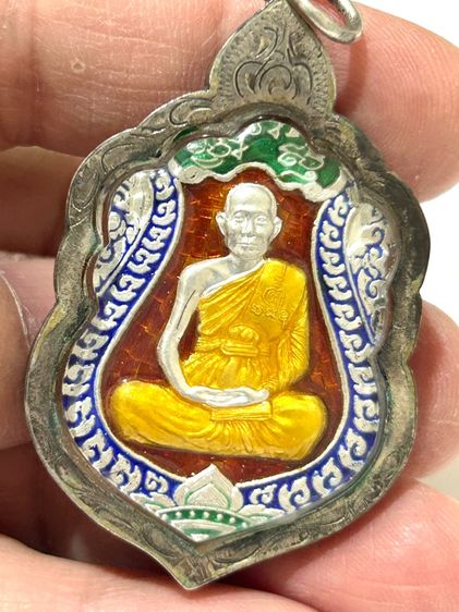 	เหรียญเสมา ๗ รอบ หลวงพ่อจรัญ วัดอัมพวัญ เนื้อเงินลงยา รูปที่ 16