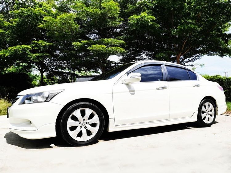 รถ Honda Accord 2.0 EL NAVI สี ขาว