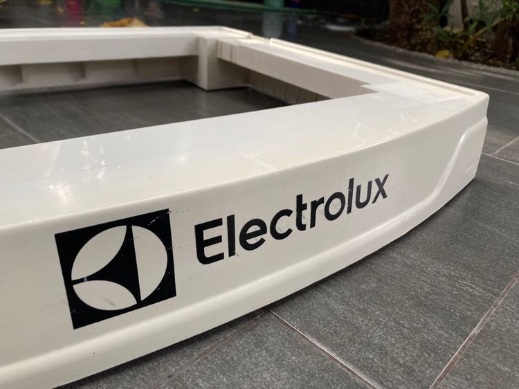 ฐานวางเครื่องซักผ้า เครื่องอบผ้า ฝาหน้า ELECTROLUX สามารถปรับขนาด ของมือสอง รูปที่ 6