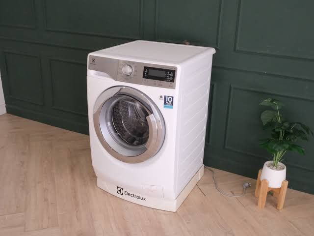 ฐานวางเครื่องซักผ้า เครื่องอบผ้า ฝาหน้า ELECTROLUX สามารถปรับขนาด ของมือสอง รูปที่ 9