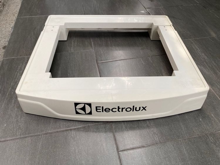 ฐานวางเครื่องซักผ้า เครื่องอบผ้า ฝาหน้า ELECTROLUX สามารถปรับขนาด ของมือสอง