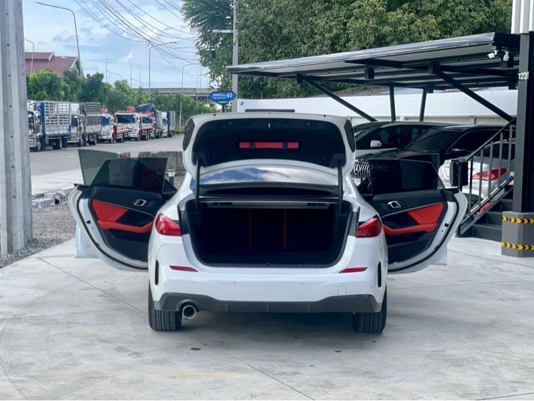 BMW Series 2 2020 218i Sedan เบนซิน ไม่ติดแก๊ส เกียร์อัตโนมัติ ขาว รูปที่ 2
