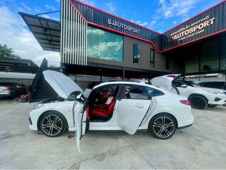 BMW Series 2 2020 218i Sedan เบนซิน ไม่ติดแก๊ส เกียร์อัตโนมัติ ขาว รูปที่ 3