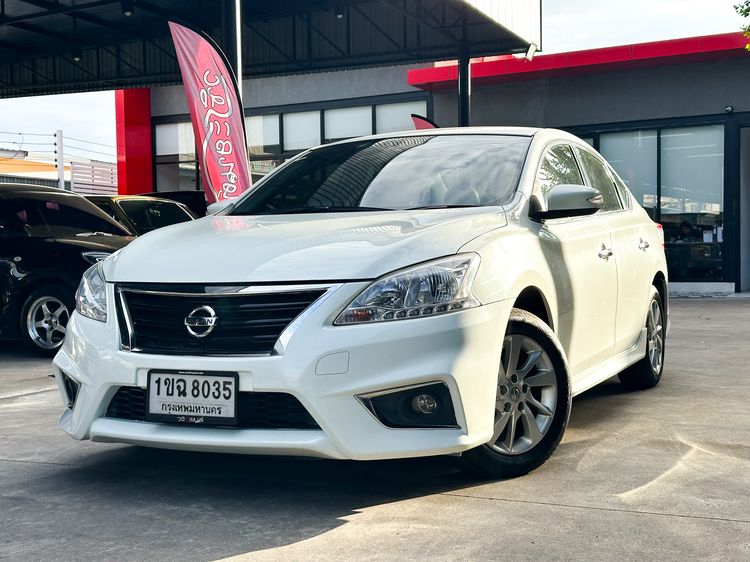 รถ Nissan Sylphy 1.6 V สี ขาว