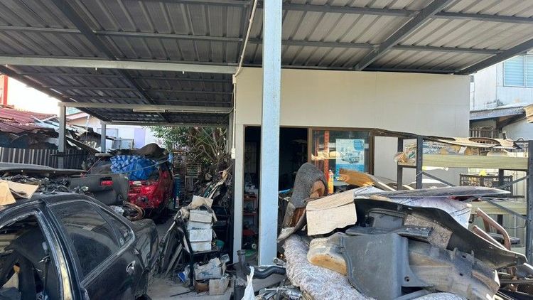 ขายที่ดินพร้อมบ้าน