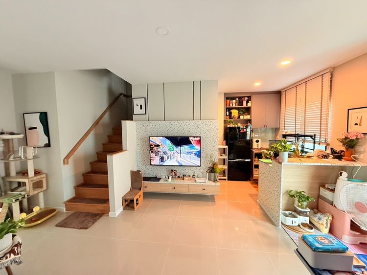 LPN Development ตกแต่งครบ ลุมพินี ทาวน์เพลส สุขุมวิท – ศรีนครินทร์ ทาวน์เฮ้าส์ 3 ชั้น รูปที่ 3