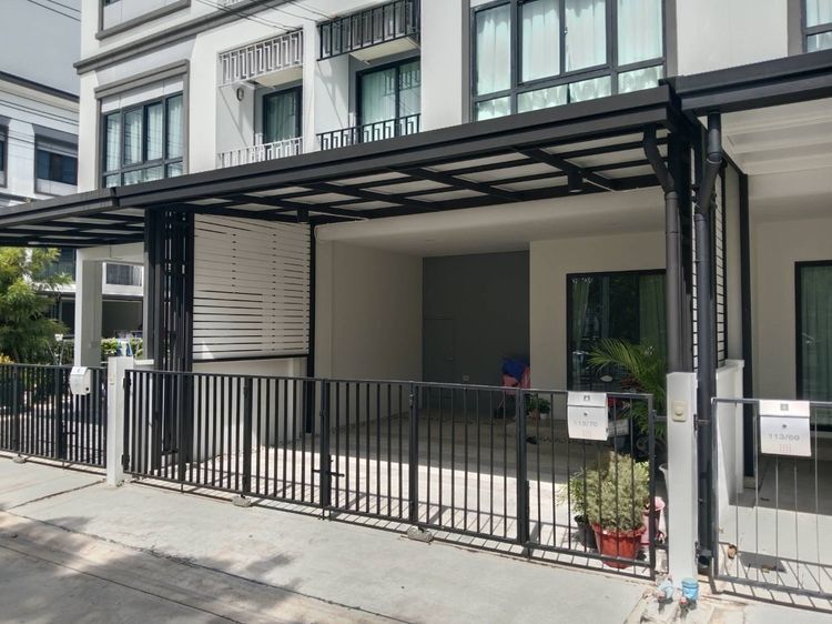 ลุมพินี ทาวน์เพลส สุขุมวิท – ศรีนครินทร์ ทาวน์เฮ้าส์ 3 ชั้น