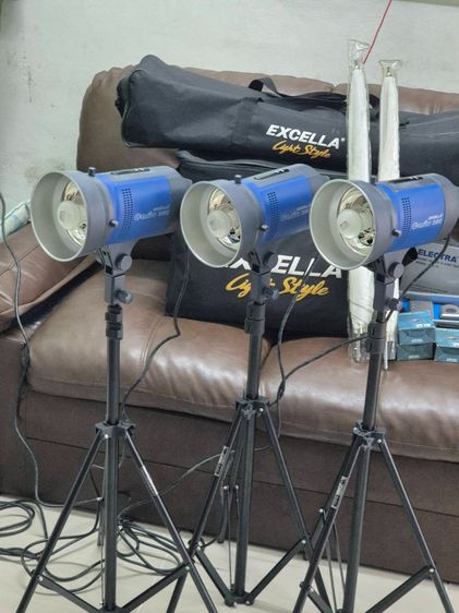ชุดไฟสตูดิโอ Excella Carlo 350 พร้อมขาตั้ง+ร่ม+Trigger ครบชุด สภาพใหม่ใช้งานน้อยมาก