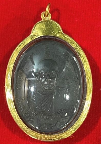 เหรียญรูปไข่ 2 หน้า หลวงพ่อแดง-หลวงพ่อเจริญ วัดพลับพลาชัย อ เมืองเพชรบุรี ปี 2514 เนื้อทองแดงลงดำ พร้อมกรอบทองคำมือ 1 รูปที่ 2