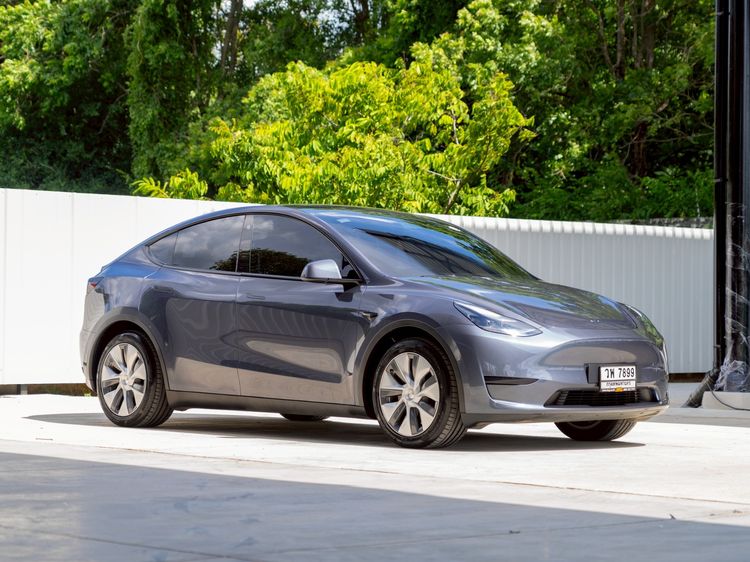 รถ Tesla Model Y Rear-Wheel Drive สี เทา