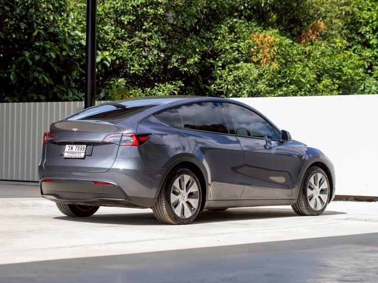 Tesla Model Y 2023 Rear-Wheel Drive Sedan ไฟฟ้า ไม่ติดแก๊ส เกียร์อัตโนมัติ เทา รูปที่ 4