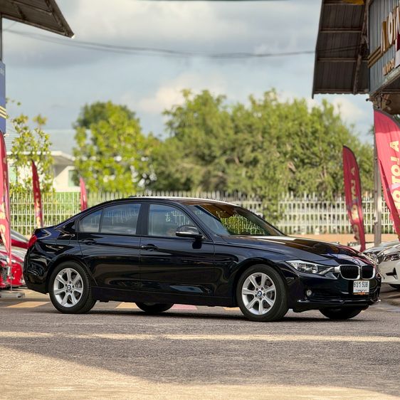 รถ BMW Series 3 320i สี ดำ