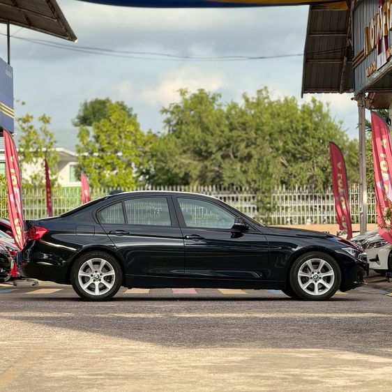 BMW Series 3 2014 320i Sedan เบนซิน ไม่ติดแก๊ส เกียร์อัตโนมัติ ดำ รูปที่ 2
