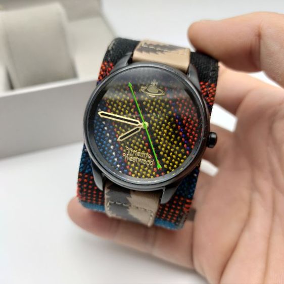 นาฬิกา Vivienne Westwood African cuff สายหนัง รุ่นนี้หายากมือสอง สภาพ85 