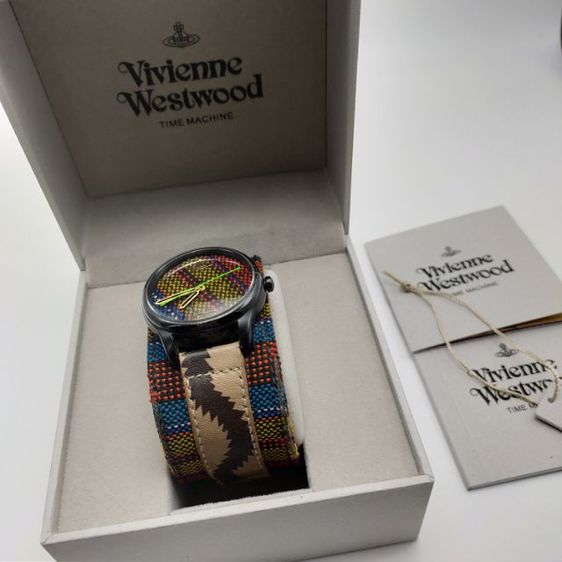นาฬิกา Vivienne Westwood African cuff สายหนัง รุ่นนี้หายากมือสอง สภาพ85  รูปที่ 3