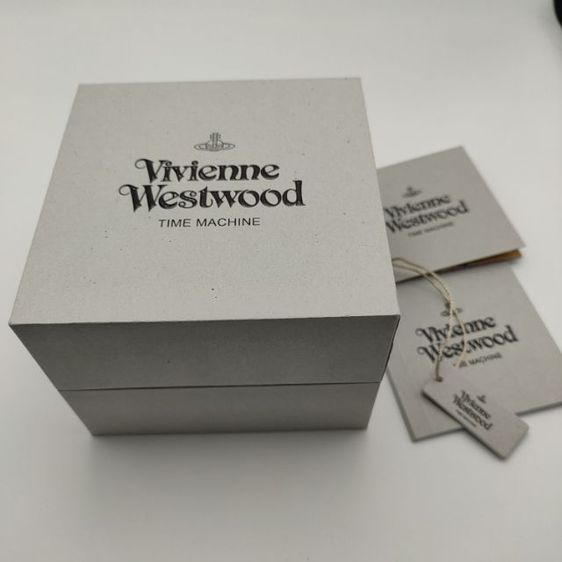 นาฬิกา Vivienne Westwood African cuff สายหนัง รุ่นนี้หายากมือสอง สภาพ85  รูปที่ 5