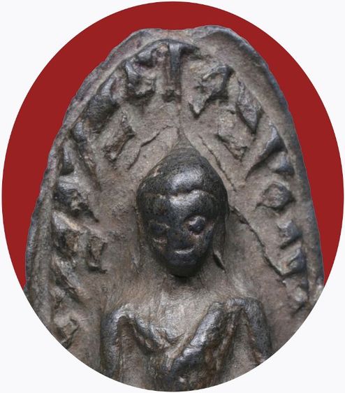 ♦♦♦ เนื้อดำ หายาก พระรอด วัดมหาวัน จ.ลำพูน  พิมพ์คมชัด สวยสมบูรณ์ รูปที่ 4