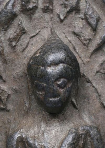 ♦♦♦ เนื้อดำ หายาก พระรอด วัดมหาวัน จ.ลำพูน  พิมพ์คมชัด สวยสมบูรณ์ รูปที่ 7