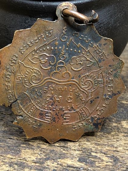 พระเลี่ยมเงินเก่าๆ  เครื่องรางของสะสมยเก่าๆาวนานกว่า50ปีเเบ่งออกเเบ่งปันบูชาค่ะ โทรและline 088-8966466 รูปที่ 7