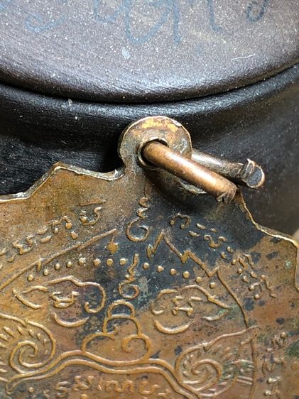 พระเลี่ยมเงินเก่าๆ  เครื่องรางของสะสมยเก่าๆาวนานกว่า50ปีเเบ่งออกเเบ่งปันบูชาค่ะ โทรและline 088-8966466 รูปที่ 11