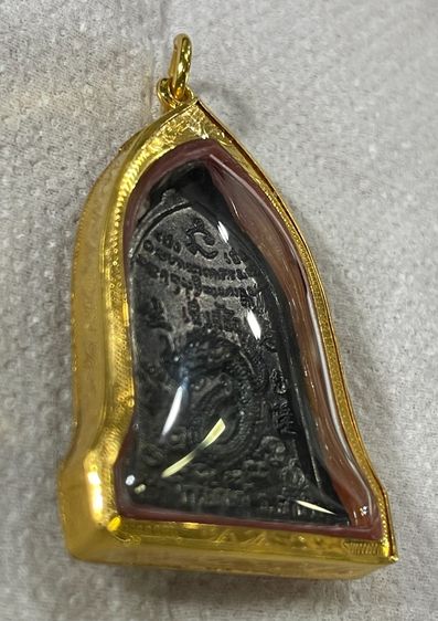 เหรียญเซ็งลี้ฮ้อ หลวงพ่อเกษม เขมโก บล็อคไหล่จุดนิยม ปี 2536 เนื้อทองแดงพร้อมกรอบทองคำมือ 1 รูปที่ 6