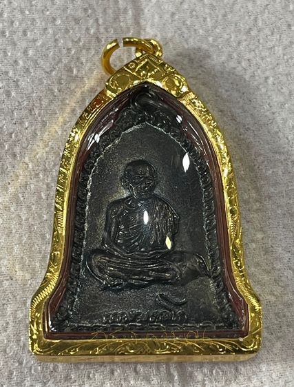 เหรียญเซ็งลี้ฮ้อ หลวงพ่อเกษม เขมโก บล็อคไหล่จุดนิยม ปี 2536 เนื้อทองแดงพร้อมกรอบทองคำมือ 1