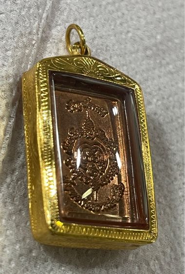 เหรียญท้าวเวสสุวรรณ พระอาจารย์อิฏฐ์ วัดจุฬามณี จ.สุมทรสงคราม ปี 2552 เนื้อทองแดงพร้อมกรอบทองมือ 1 รูปที่ 6