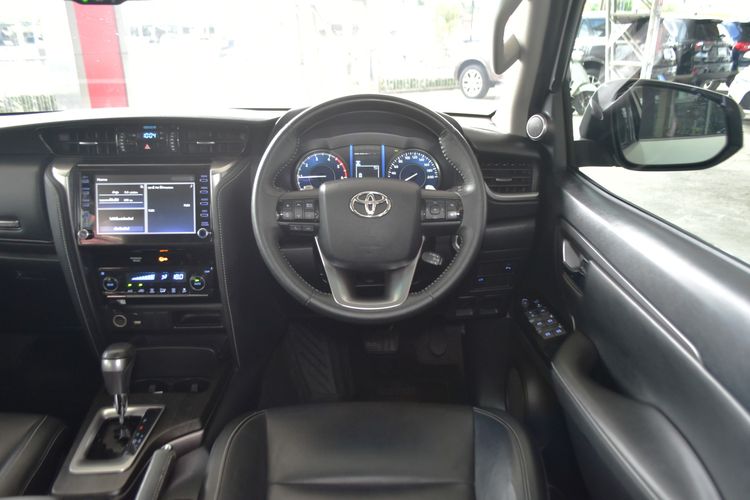 Toyota Fortuner 2020 2.4 V Utility-car ดีเซล ไม่ติดแก๊ส เกียร์อัตโนมัติ ขาว รูปที่ 3