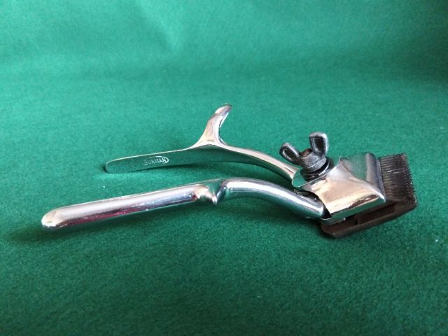 เครื่องตัดผมหรือกรรไกรตัดผมโบราณยี่ห้อ Burman made in England ด้านสแตนเลสแท้ สภาพใช้ได้ปกติไม่มีชำรุด รูปที่ 2